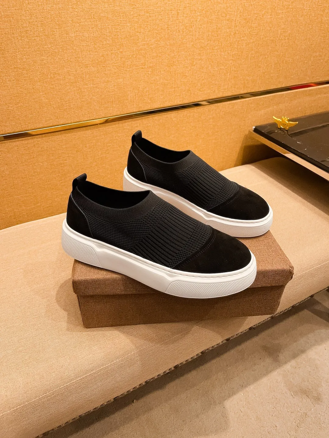 Men's shoes💰 400💰🔥【Dior】🔥Men's high-end brand of shoes official website 1:1 latest masterpiece: the upper is made of Italian imported first-layer cowhide with a comfortable and breathable lining➕original non-slip and wear-resistant outsole🔥, making walking more convenient and comfortable! An exclusive new model, a stunning work, a beautiful 1:1 replica [color] compared to the official quality! Create a fashionable personality to set off your uniqueness! A must-have for trendy men! Classic 🔥Size: 38-44 Color: 🔥 3⃣️colors available🔥